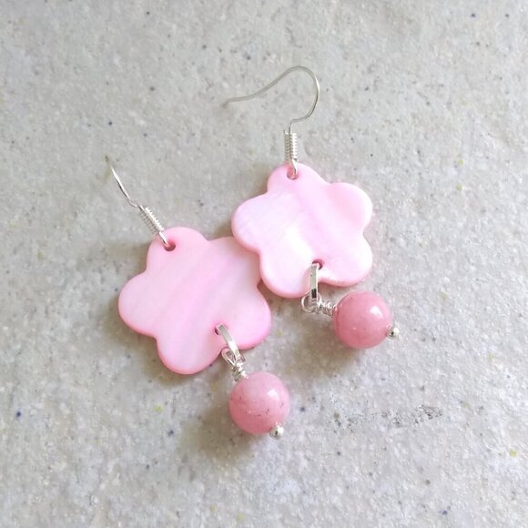 🍂🍁🍃 3/$25!  Feminine Girlie Flower Summer Earrings: Pink Shell + Pink Agate - Picture 7 of 9